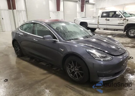 2018 Tesla Model 3 из США, поврежденный, VIN 5YJ3E1EB9JF113995